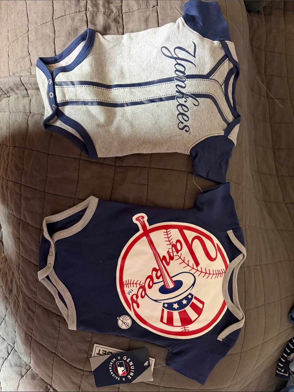 MLB Yankees Navy and Gray Baby Bodysuit Set